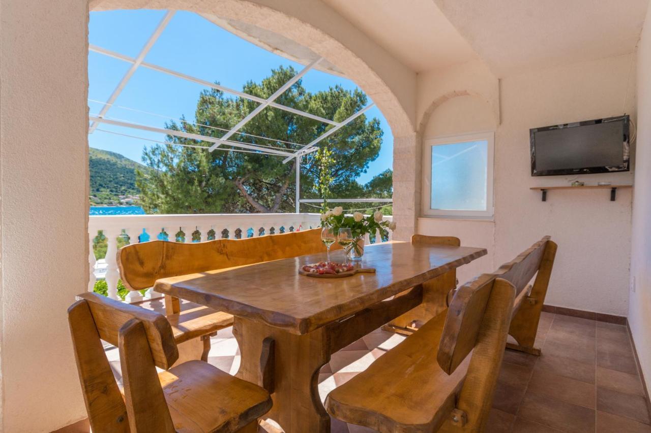 Apartmani Bonaca - 10M To The Sea Grebastica Exterior photo