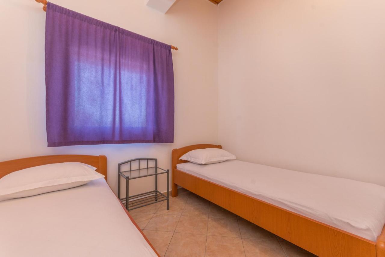 Apartmani Bonaca - 10M To The Sea Grebastica Exterior photo