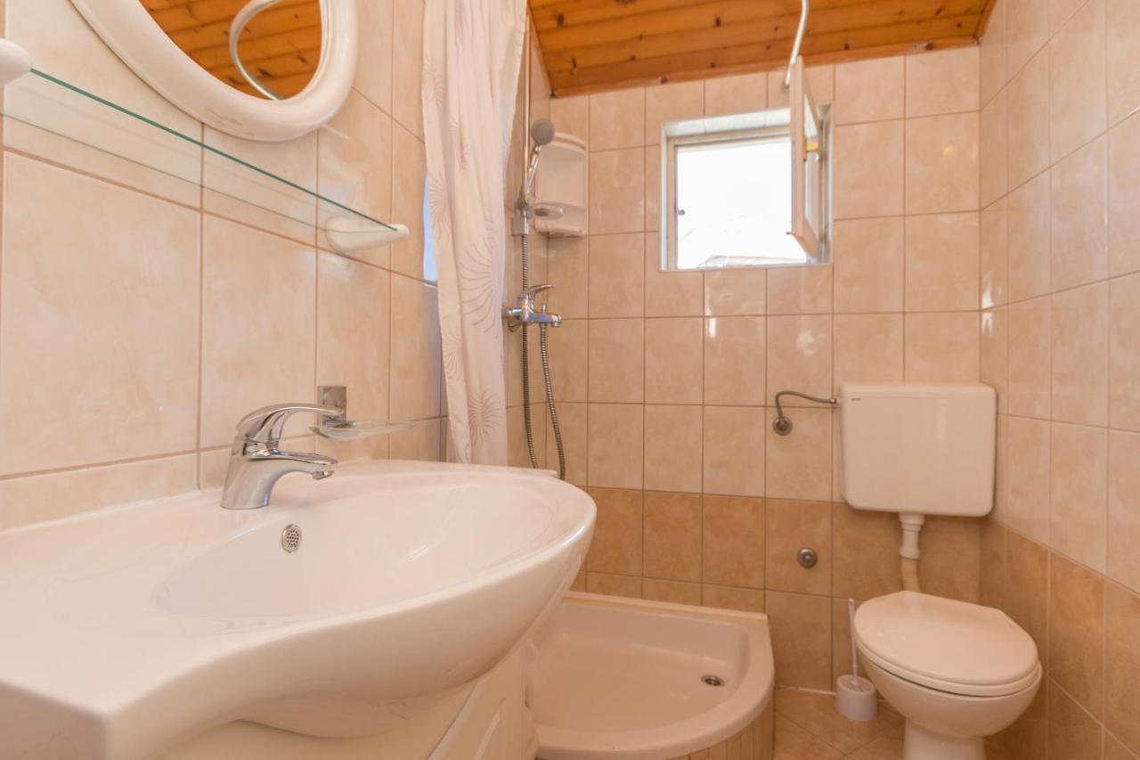 Apartmani Bonaca - 10M To The Sea Grebastica Exterior photo