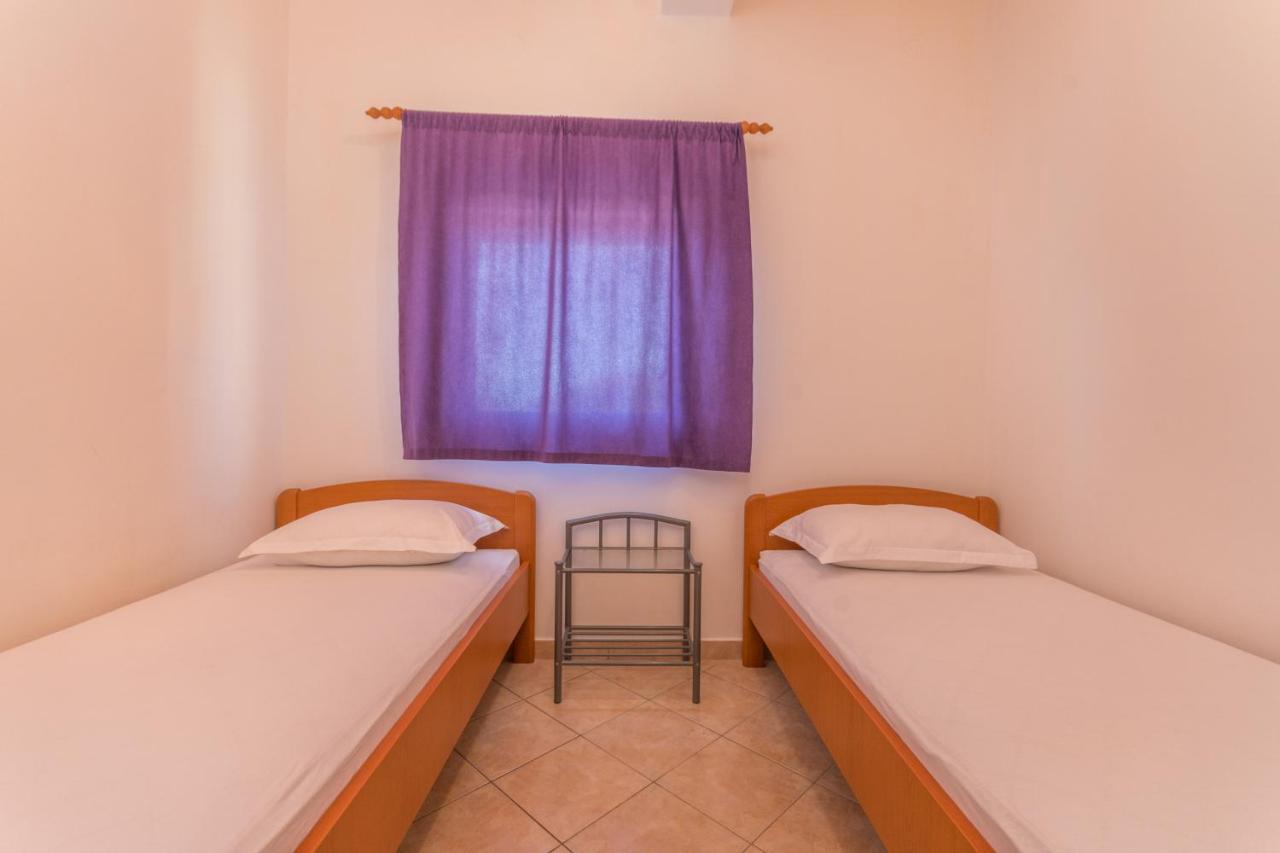 Apartmani Bonaca - 10M To The Sea Grebastica Exterior photo